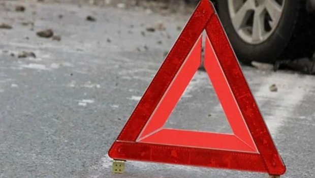 Xaçmazda minik avtomobili lokomotivlə toqquşdu