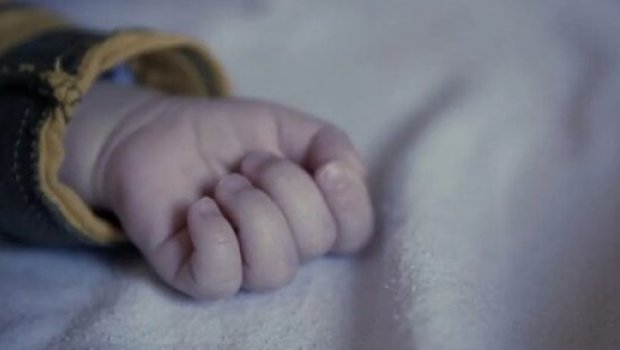 Boğazında yemək qalan 1 yaşlı körpə öldü