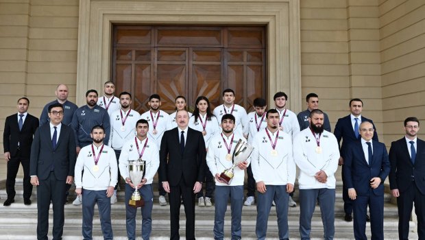 Prezidentin çempion güləşçilərimizlə görüşündən VİDEO