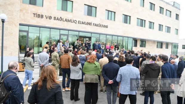 Diplomatlar Xankəndidə Qarabağ Universitetinin klinikasında &ndash; FOTO