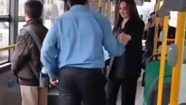 Bakıda avtobus sürücüsü sərnişinə evlilik təklif etdi &ndash; VİDEO