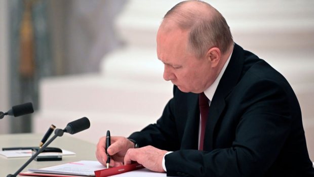 Putin gömrükçülərə PUA-ları MƏHV ETMƏK səlahiyyəti verdi