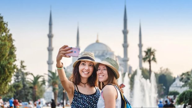 Üç ayda Türkiyəyə 9,2 milyon turist gəlib