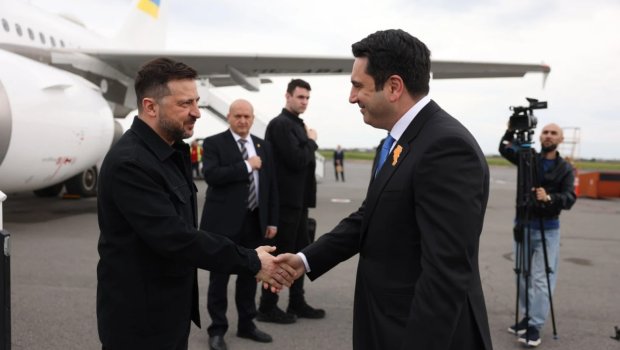 Zelenski İrəvana gəldi