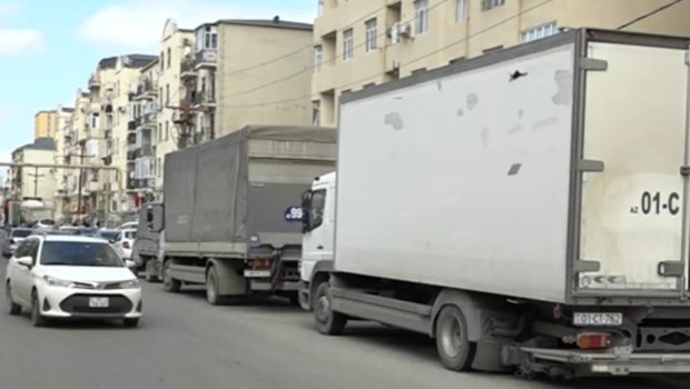 Xırdalanda yük avtomobili PROBLEMİ: "Təhlükəli vəziyyət yaranıb" - VİDEO