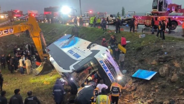 Malatyada sərnişin avtobusu dərəyə aşdı - 4 ölü, 15 yaralı var