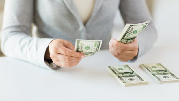 Bakıda kassir işlədiyi xəstəxananın pulunu OĞURLADI