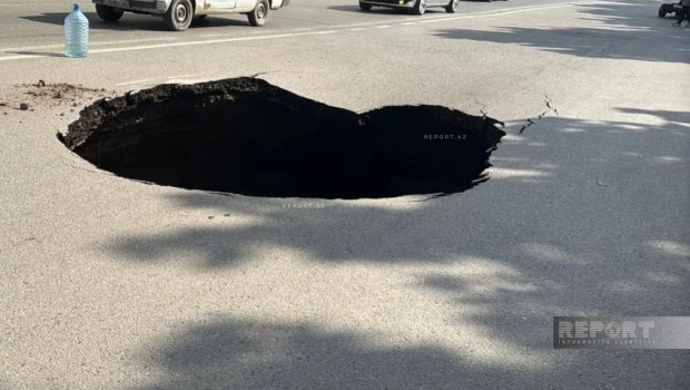 Sumqayıtda avtomobil yolu çökdü