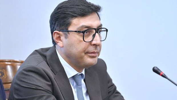 Müşavirini bu liseyə direktor təyin etdi - FOTO
