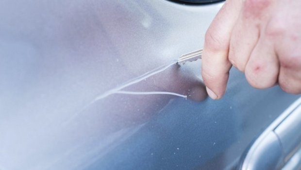 Avtomobili cızan 26 yaşlı oğlan CƏZALANDIRILDI
