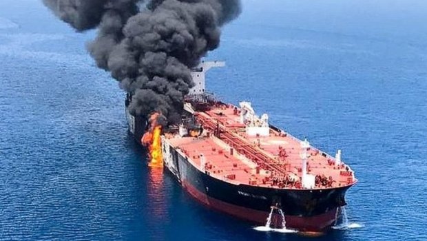 ABŞ Oman körfəzində İran tankerini darmadağın etdi