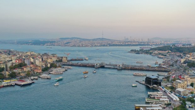 Bosfor boğazında MANEƏ: gəmilərin hərəkəti dayandırıldı