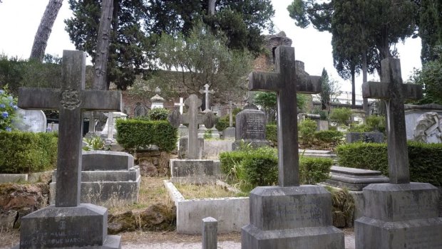 Rumıniyada yəhudi qəbiristanlığında &ldquo;Adolf Hitler&rdquo;in məzarı tapıldı