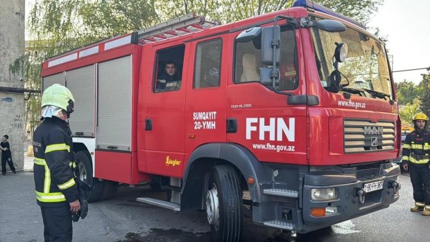 Sumqayıtda yataqxanada yanğın: 12 nəfər təxliyə edildi - FOTO/VİDEO