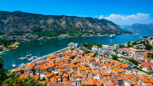 Monteneqroya gedən vətəndaşımızı məcburi İŞLƏDİRLƏR