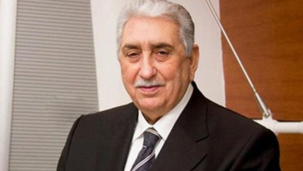 Arif Babayevin məzar daşındakı yazı müzakirə yaradır - Mənsum İbrahimovdan açıqlama