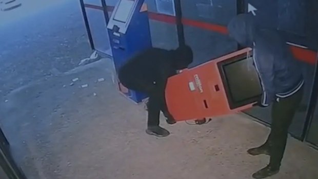 İçi pulla dolu ödəmə terminalları oğurlandı - VİDEO
