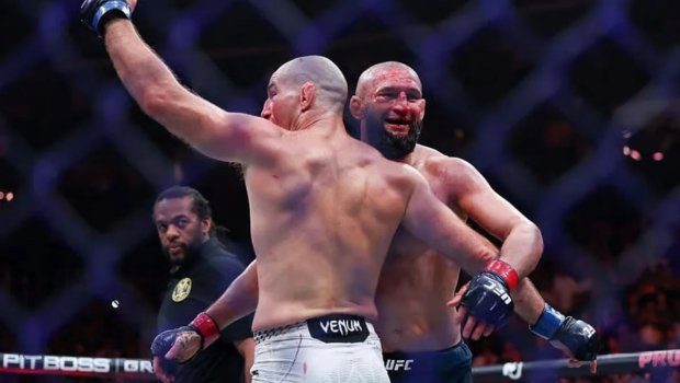 UFC: Şon Striklend dünya çempionu oldu - VİDEO