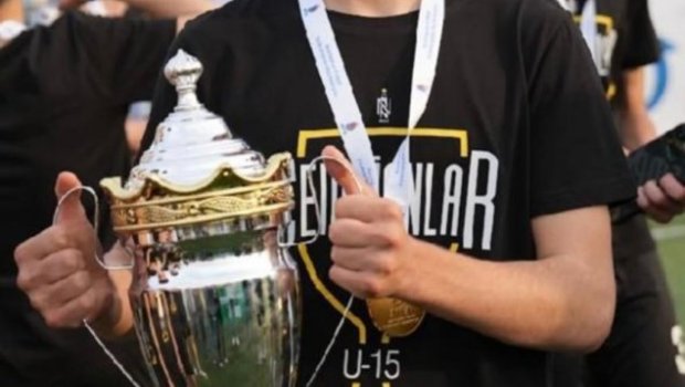 U-15 Liqasında Çempion mükafatlandırıldı -FOTO