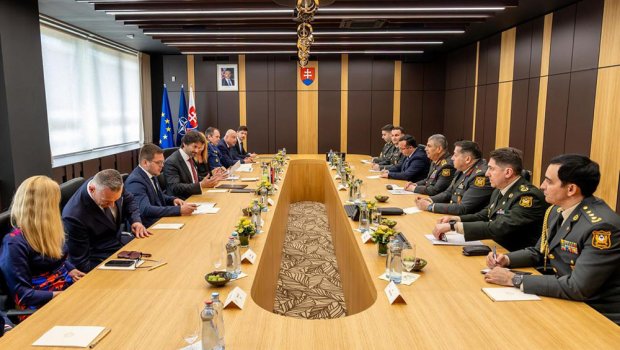 Zakir Həsənov Slovakiyada həmkarı ilə hərbi ƏMƏKDAŞLIĞI MÜZAKİRƏ ETDİ - FOTO