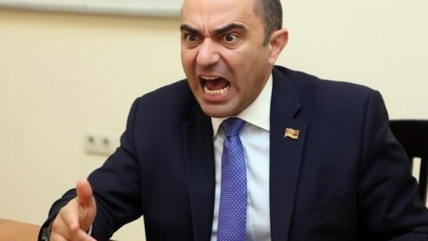 Edmond Marukyan tamamilə ağlını itirib
