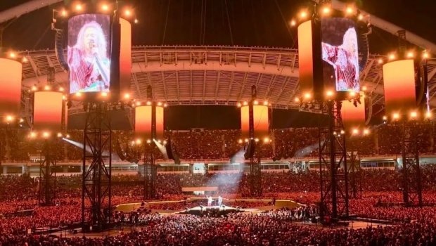 "Metallica" rok qrupunun konserti Afinada zəlzələyə səbəb oldu - VİDEO