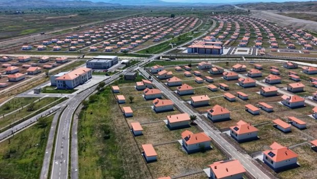 Şükürbəyli kəndində daha 97 ailəyə evlərinin açarları təqdim olundu