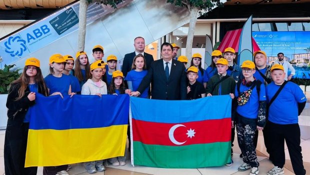 18 ukraynalı uşaq reabilitasiya üçün Bakıya gətirildi - FOTO