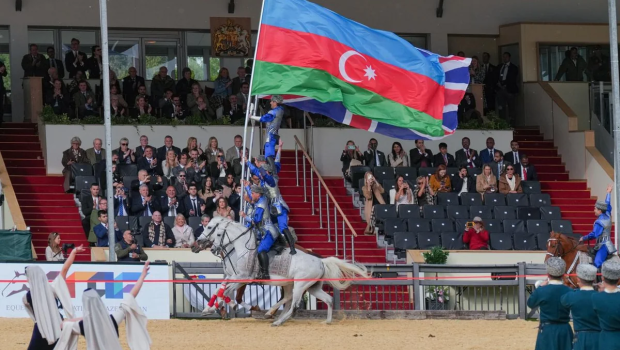 Kral III Çarlz Vindzorda Qarabağ atlarının şousunu izləyib - FOTO/VİDEO