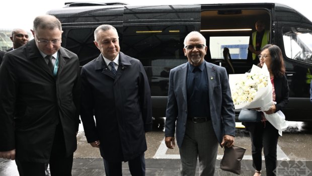 Mavriki Prezidenti Azərbaycana gəldi - FOTO