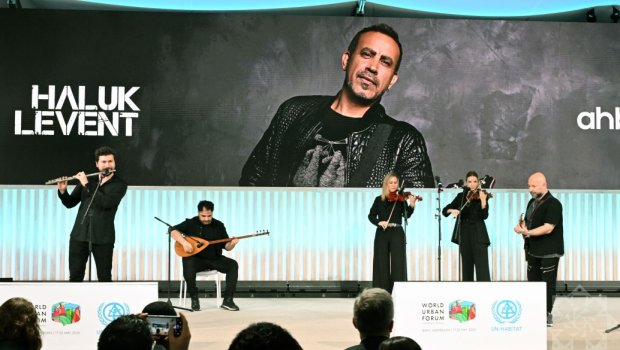 Türkiyəli müğənni WUF13-də konsert proqramı ilə çıxış etdi - FOTO/VİDEO