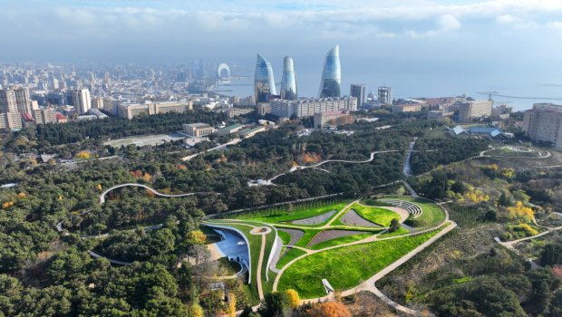 Dövlət başçısı: Son 20 ildə Bakıda 100-dən çox park və bağ salınıb