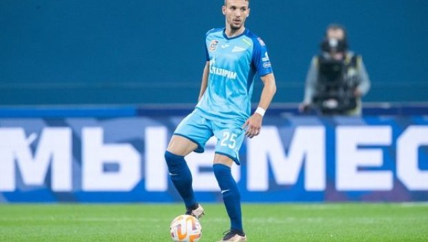 Serbiyalı futbolçu bir mövsümdə iki ölkənin çempionu oldu