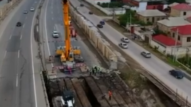 Qobustanda qəzalı körpünün söküntüsünə başlanılıb - VİDEO