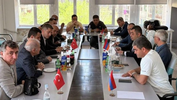 Türkiyə nümayəndə heyəti Ermənistana gəldi: Nəyi müzakirə etdilər?