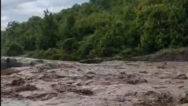 Şəkidə leysan: Cunud kəndi yolsuz qaldı &ndash; FOTO/VİDEO