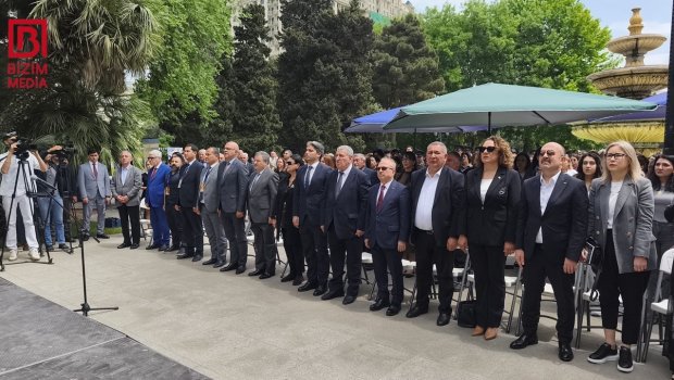 Türk dünyasının ziyalılarını bir araya gətirən festivalın AÇILIŞ mərasimindən FOTOREPORTAJ