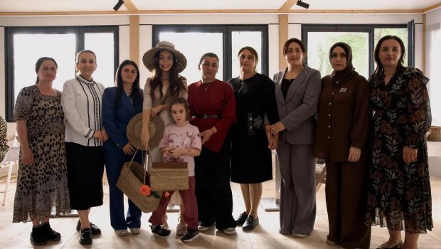 Leyla Əliyeva Masallıda həsirçiliklə məşğul olan qadınlarla görüşdü &ndash; FOTO
