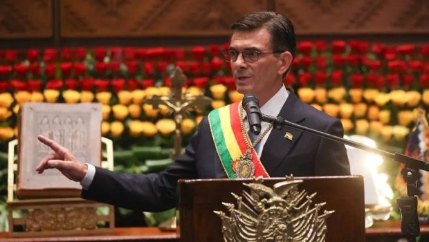 Boliviya Prezidenti öz maaşını iki dəfə AZALTDI