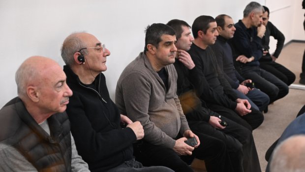 Arayik və digərləri yenidən MƏHKƏMƏ QARŞISINDA