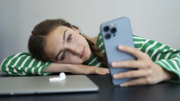 Telefon asılılığı psixologiyanı necə dəyişir? &ndash; Mütəxəssislərdən xəbərdarlıq