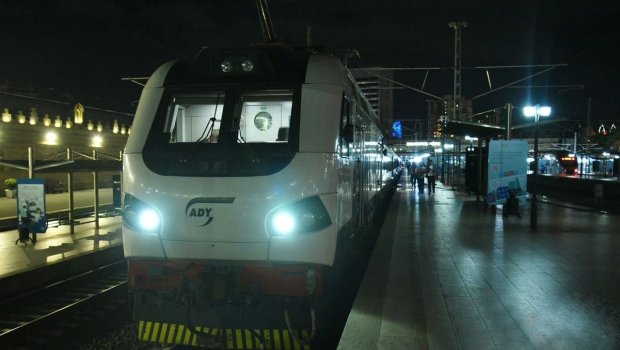 Sərnişin qatarı Tbilisidən Bakıya yola düşüb