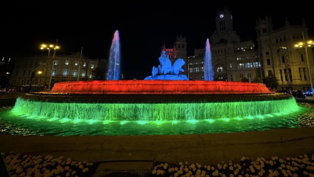 Madridin &ldquo;Cibeles&rdquo; fəvvarəsi bayrağımızın rəngləri ilə işıqlandırıldı -FOTO