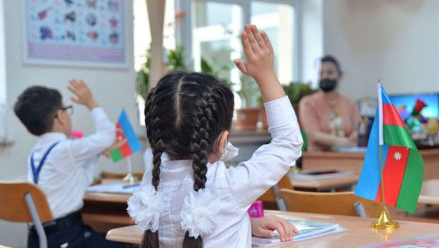 Məktəb gündəliklərinin unudulan sütunu: Davranış qiymətləri niyə tarixə qovuşdu?