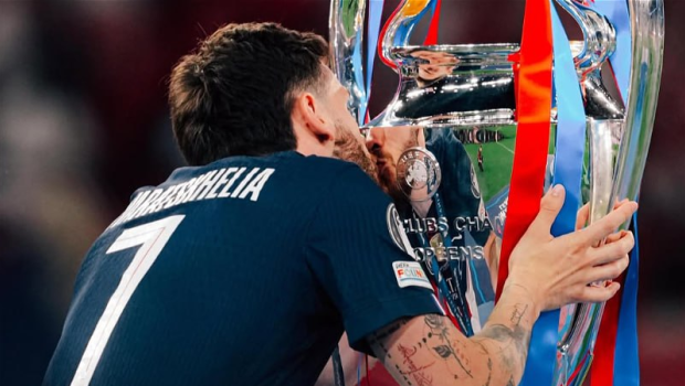 Xviça Kvarasxeliya Çempionlar Liqasında mövsümün ən yaxşı futbolçusu seçildi