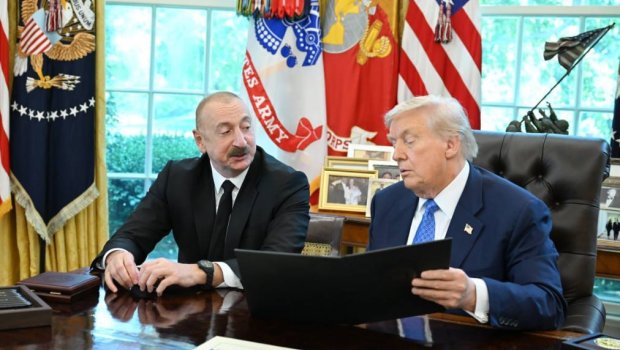 Donald Trampdan İlham Əliyevə xatirə hədiyyəsi &ndash; FOTO