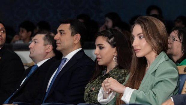 Leyla və Alyona Əliyevalar "Balaca Şahzadə" tamaşasında &ndash; FOTO