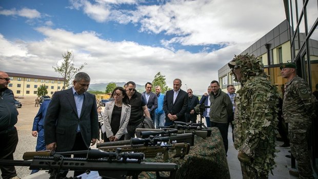 Zakir Həsənov Gürcüstanda silahlara baxış keçirdi - FOTO
