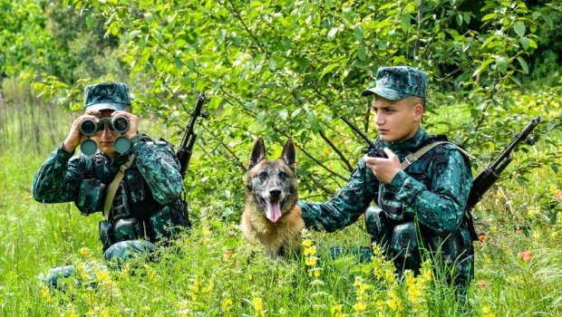 SON DƏQİQƏ: Bu şəxslər sərhədimizi qanunsuz keçmək istədi &ndash; FOTO