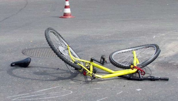 Velosiped sürən uşağı maşın vurdu